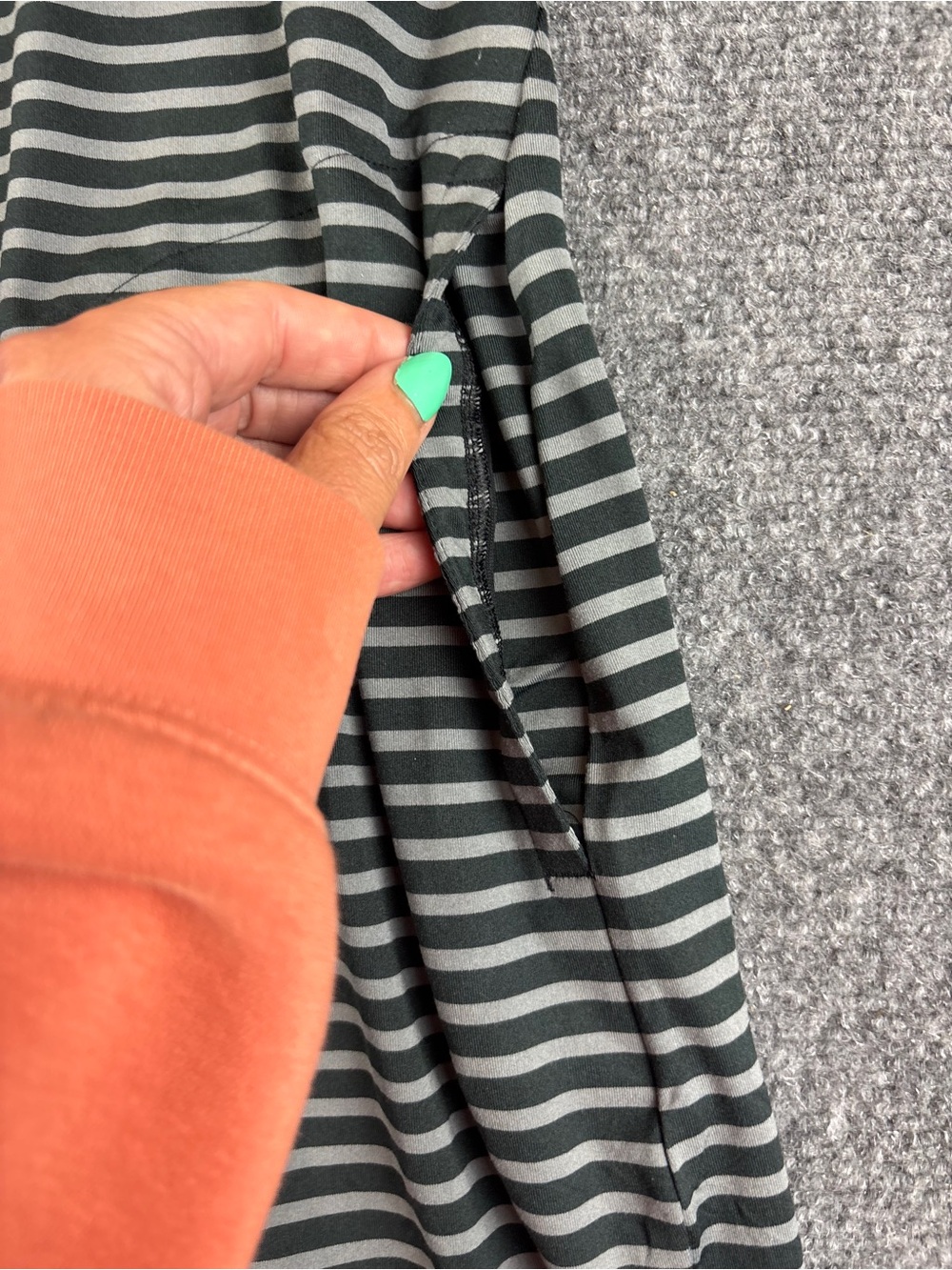 COLUMBIA Women’s Grey/Black stripe Maxi Dress side slits size: Large - Picture 4 of 8